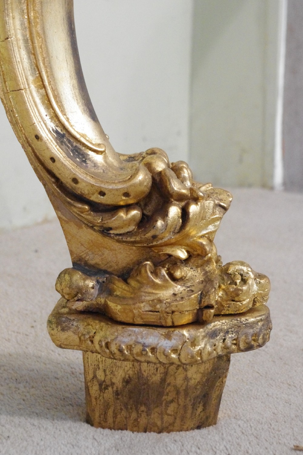 19th Century English Gilt Console Table with Marble Top View XVII