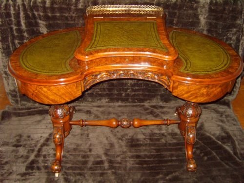 Kdney Shape Desk