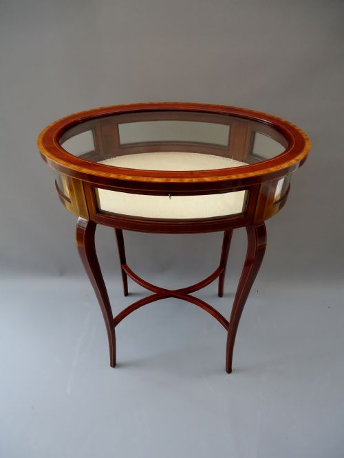 A Quality Mahogany Bijouterie / Display Table / Vitrine