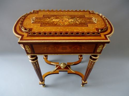 An Exhibition Quality  Antique Marquetry Planter / Jardinere