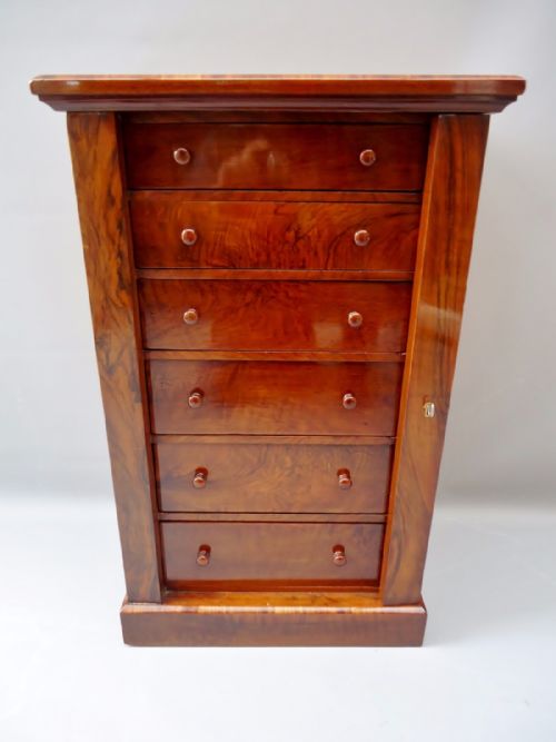 Miniature Wellington Chest