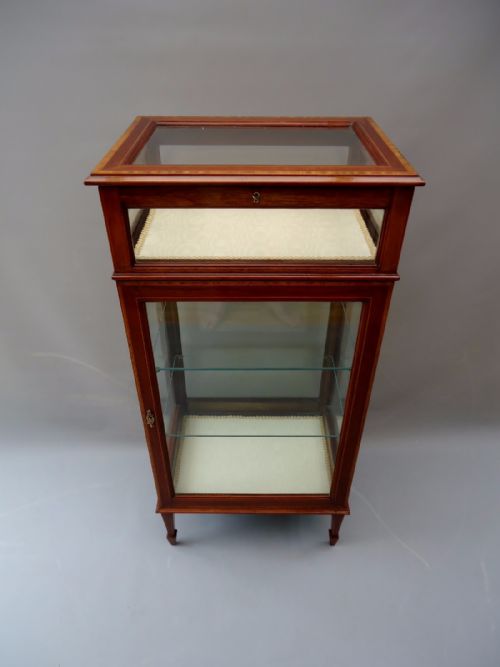 A Mahogany Bijouterie  Table Cabinet Vitrine