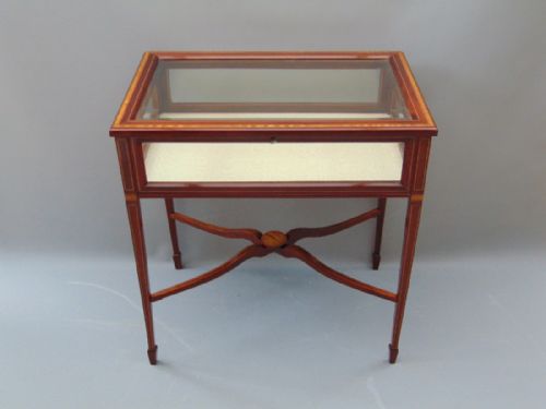 A Mahogany Bijouterie Display Table