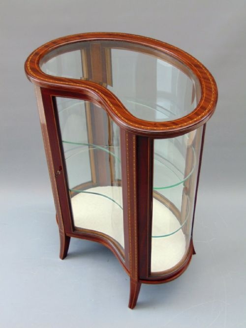 A Good Quality Mahogany Bijouterie Cabinet Display Vitrine