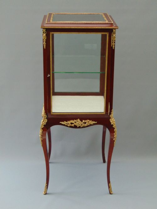 A Mahogany Bijouterie Display Cabinet Vitrine