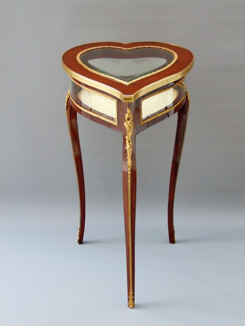 A Heart Shaped Bijouterie  Table