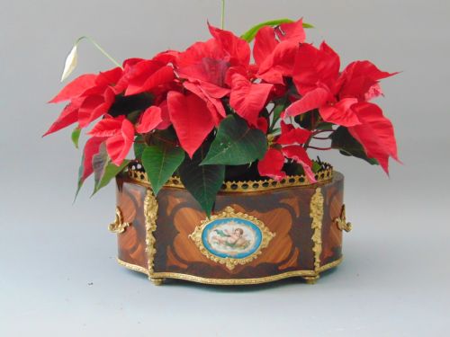 A Pretty Tulip Wood Table Planter Jardiniere