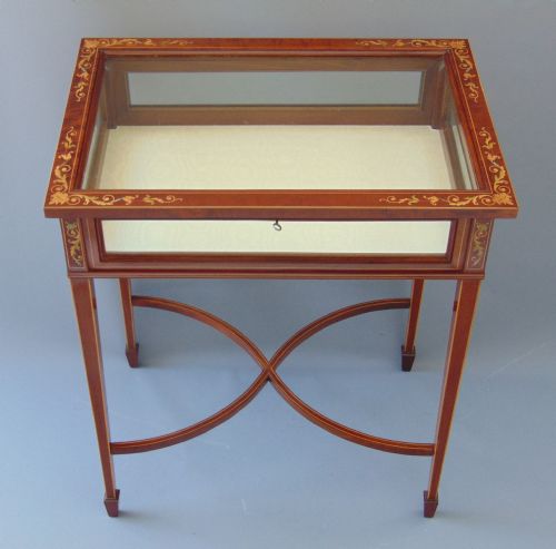 A Quality Edwardian Mahogany Bijouterie Display Table Cabinet