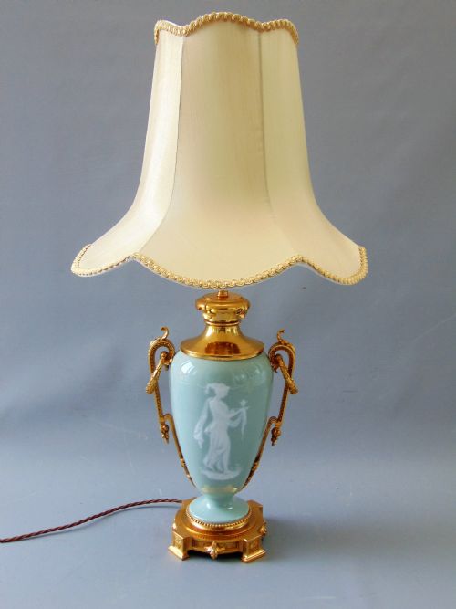 A Quality Porcelain Table Lamp