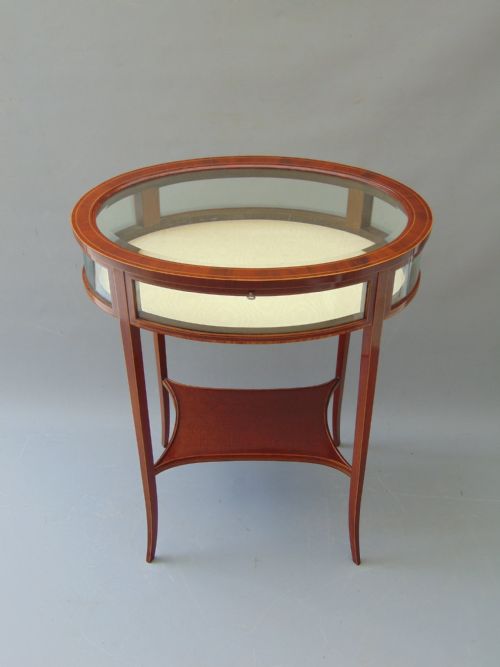 A Magogany Oval Bijoutrerie Table