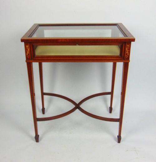 A Quality Mahogany Edwardian Bijouterie Table