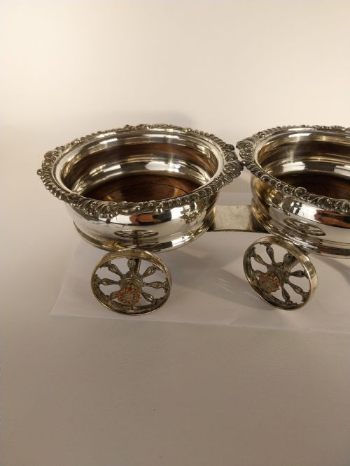 VICTORIAN SILVER PLATED WINE BOTTLE COASTER ELEGANT ANTIQUE DINING TABLE CENTREPIECE - ADDITIONAL PHOTO 2