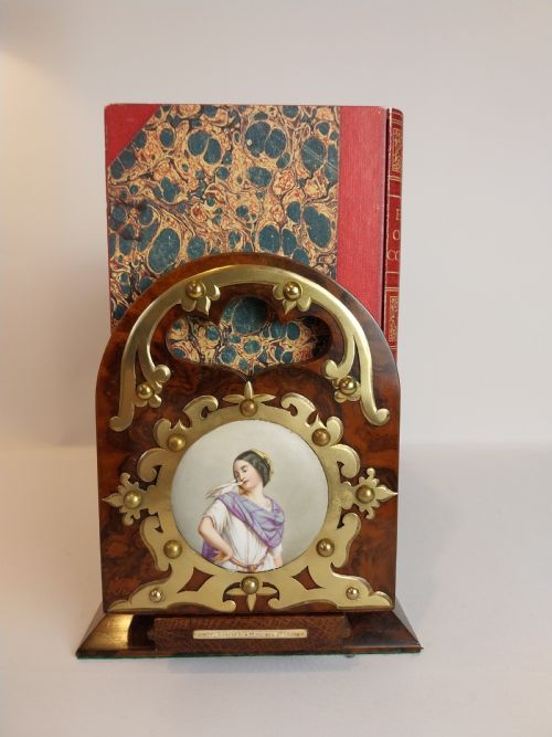 ANTIQUE VICTORIAN BURR WALNUT LIBRARY BOOK HOLDER BRASS MOUNTED WITH FINELY PAINTED PLAQUES - ADDITIONAL PHOTO 5