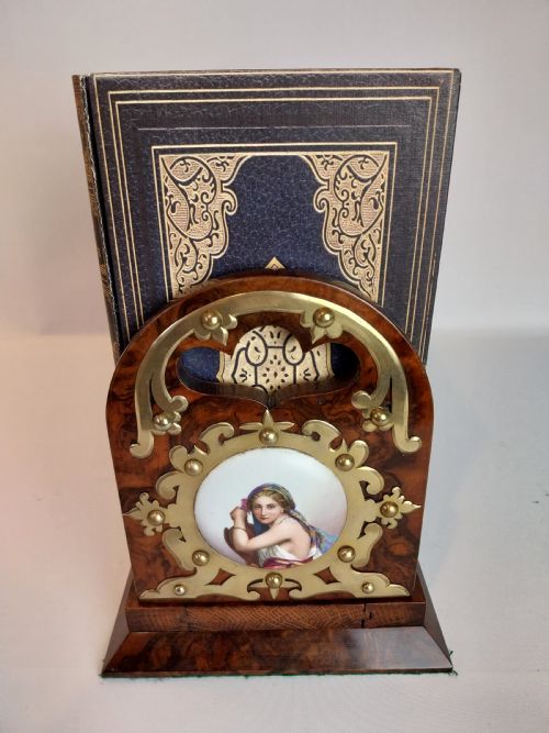 ANTIQUE VICTORIAN BURR WALNUT LIBRARY BOOK HOLDER BRASS MOUNTED WITH FINELY PAINTED PLAQUES - ADDITIONAL PHOTO 7