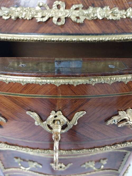19TH CENTURY FRENCH TALL CHEST OF DRAWERS WITH GILT BRONZE MOUNTS - ADDITIONAL PHOTO 14