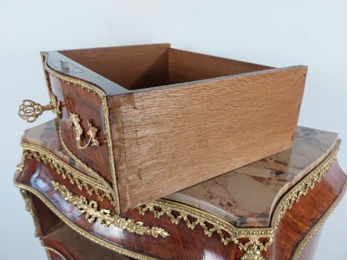 19TH CENTURY FRENCH TALL CHEST OF DRAWERS WITH GILT BRONZE MOUNTS - ADDITIONAL PHOTO 15