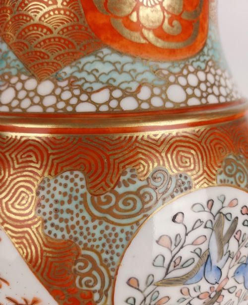 PAIR OF JAPANESE KUTANI VASES - ADDITIONAL PHOTO 1