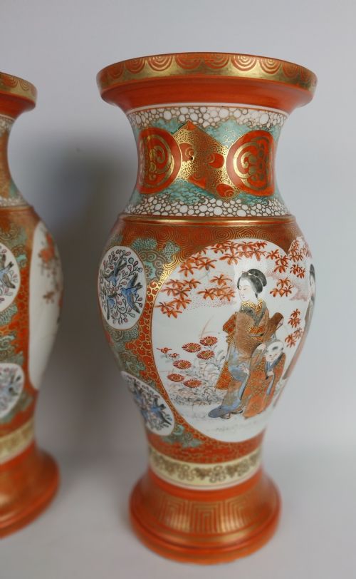 PAIR OF JAPANESE KUTANI VASES - ADDITIONAL PHOTO 2