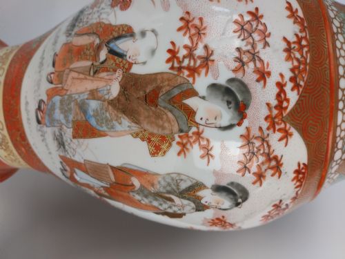 PAIR OF JAPANESE KUTANI VASES - ADDITIONAL PHOTO 16