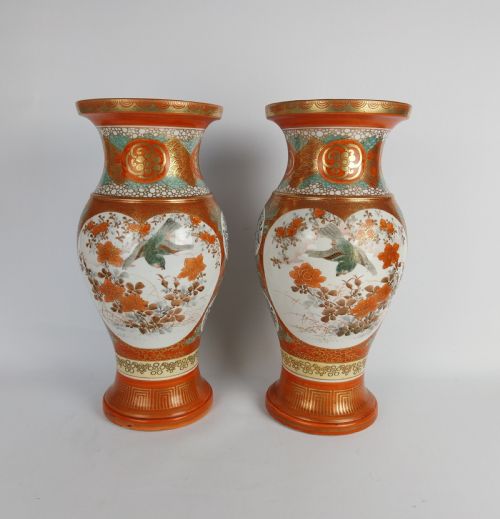 PAIR OF JAPANESE KUTANI VASES - ADDITIONAL PHOTO 17