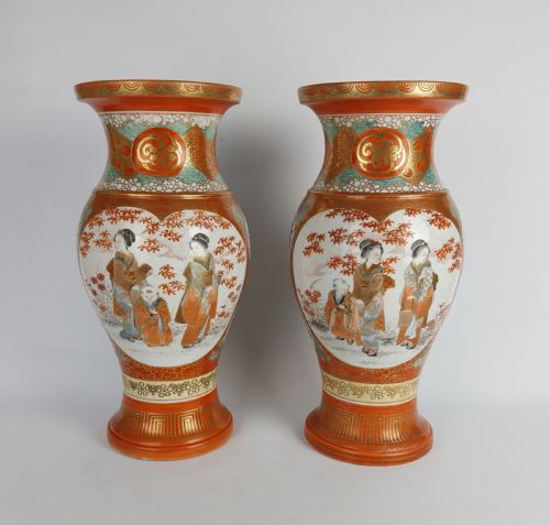 PAIR OF JAPANESE KUTANI VASES - ADDITIONAL PHOTO 18