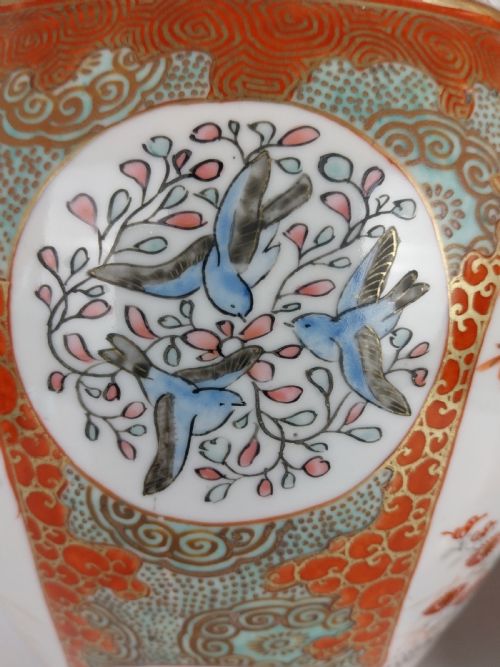 PAIR OF JAPANESE KUTANI VASES - ADDITIONAL PHOTO 20