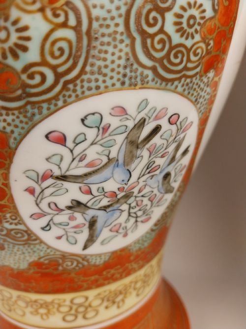 PAIR OF JAPANESE KUTANI VASES - ADDITIONAL PHOTO 4