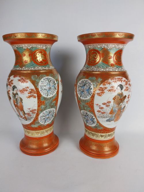 PAIR OF JAPANESE KUTANI VASES - ADDITIONAL PHOTO 6