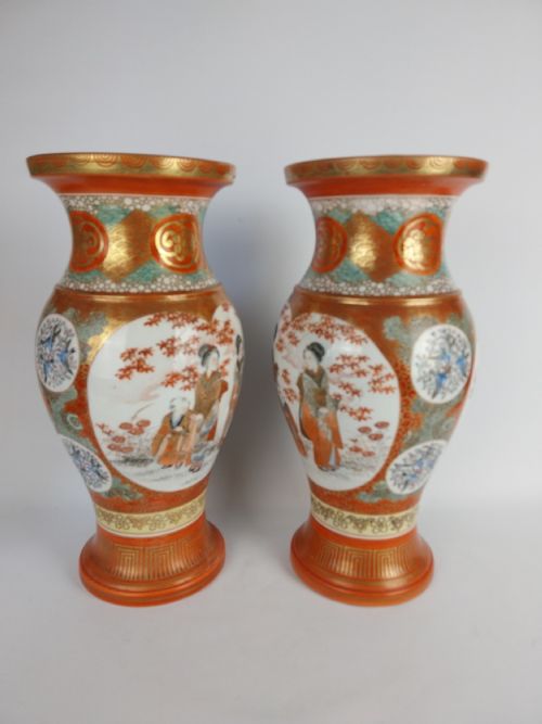 PAIR OF JAPANESE KUTANI VASES - ADDITIONAL PHOTO 7