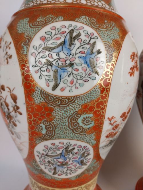 PAIR OF JAPANESE KUTANI VASES - ADDITIONAL PHOTO 9