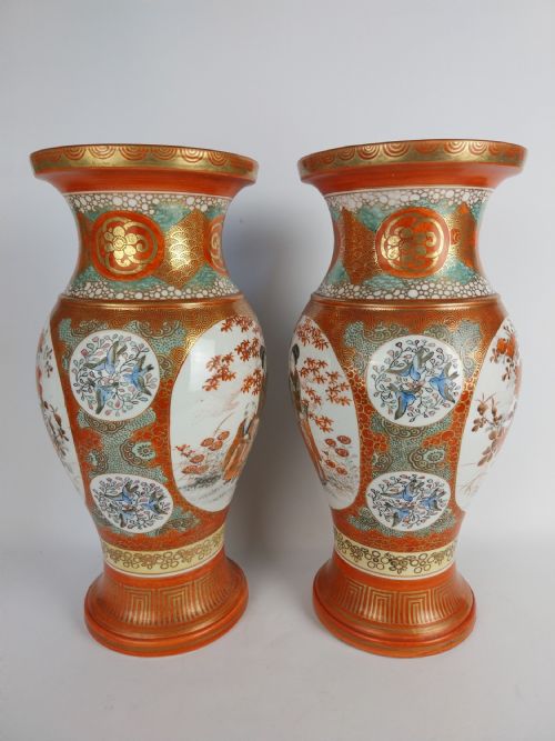 PAIR OF JAPANESE KUTANI VASES - ADDITIONAL PHOTO 10