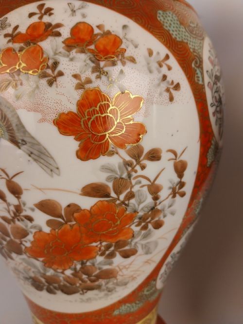 PAIR OF JAPANESE KUTANI VASES - ADDITIONAL PHOTO 11