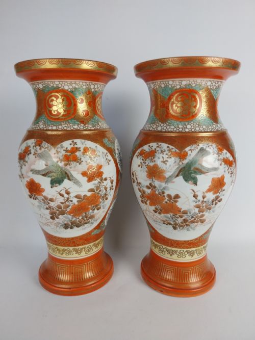 PAIR OF JAPANESE KUTANI VASES - ADDITIONAL PHOTO 13