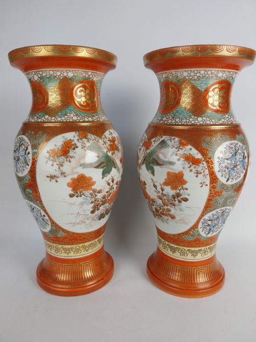PAIR OF JAPANESE KUTANI VASES - ADDITIONAL PHOTO 14