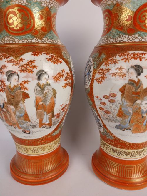PAIR OF JAPANESE KUTANI VASES - ADDITIONAL PHOTO 15