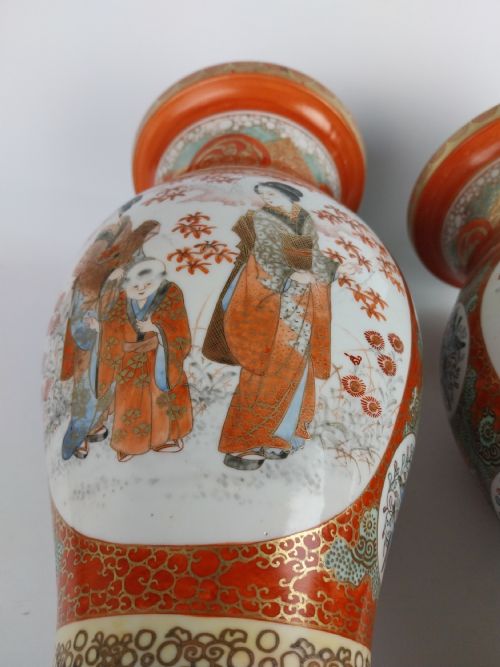 PAIR OF JAPANESE KUTANI VASES - ADDITIONAL PHOTO 24