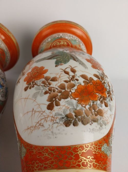 PAIR OF JAPANESE KUTANI VASES - ADDITIONAL PHOTO 25
