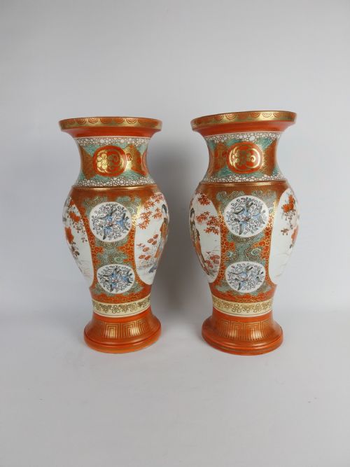 PAIR OF JAPANESE KUTANI VASES - ADDITIONAL PHOTO 27