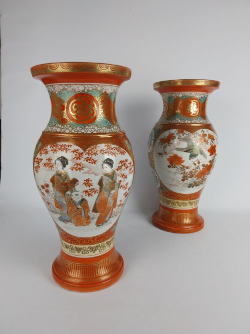 PAIR OF JAPANESE KUTANI VASES - ADDITIONAL PHOTO 28