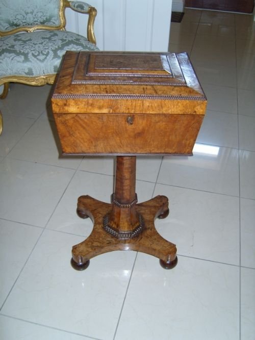 Burr Oak Teapoy