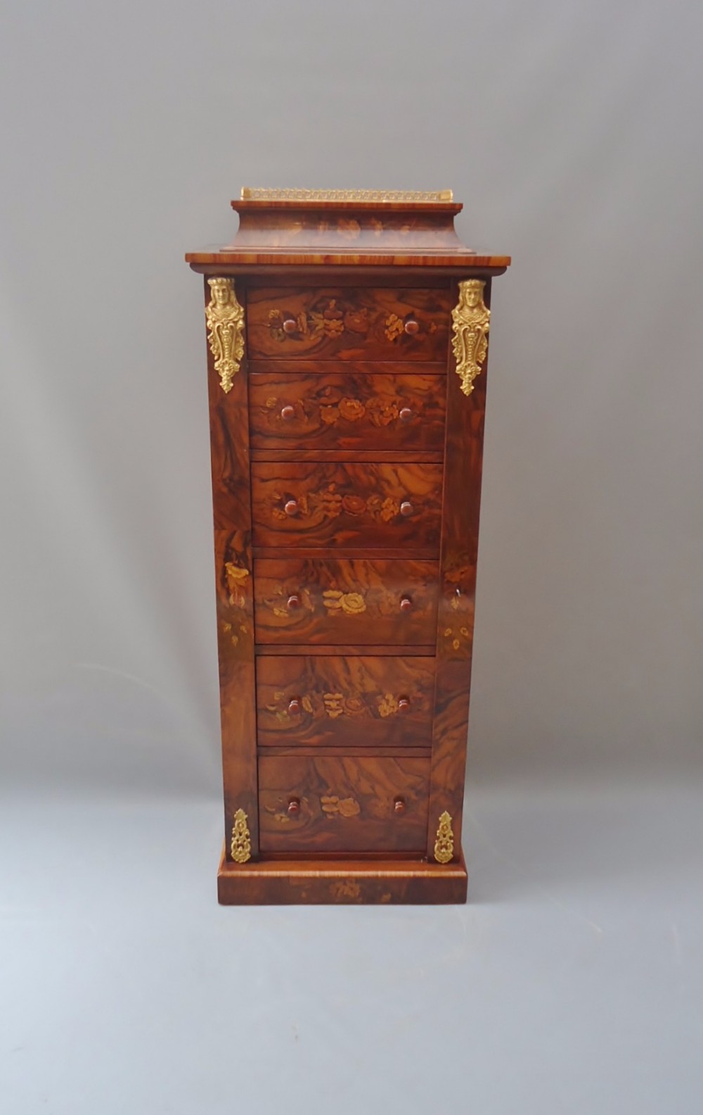 WELLINGTON CHEST OF DRAWERS