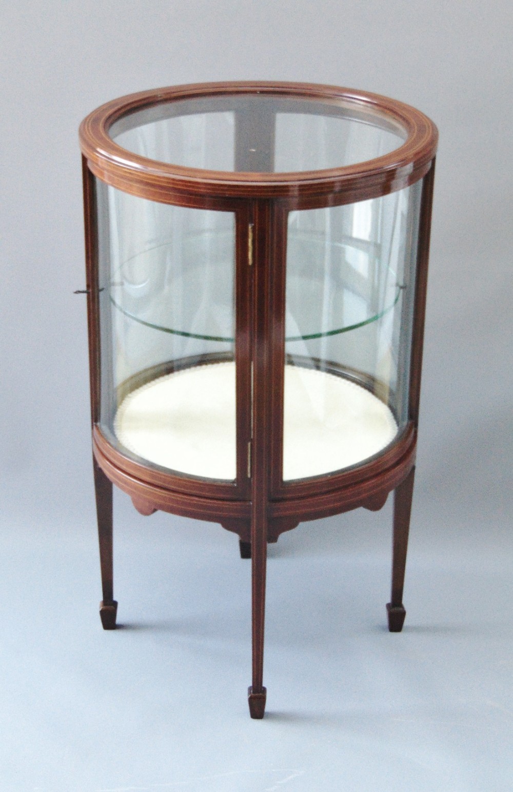 A fine quality Edwardian Mahogany Display Bijouterie Cabinet 