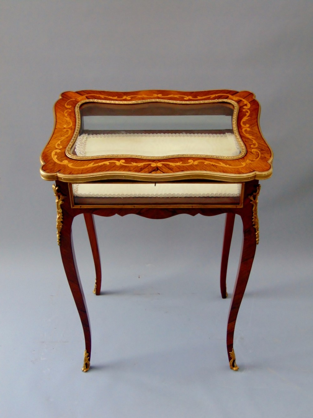 A Rosewood Bijouterie Display Table Vitrine 