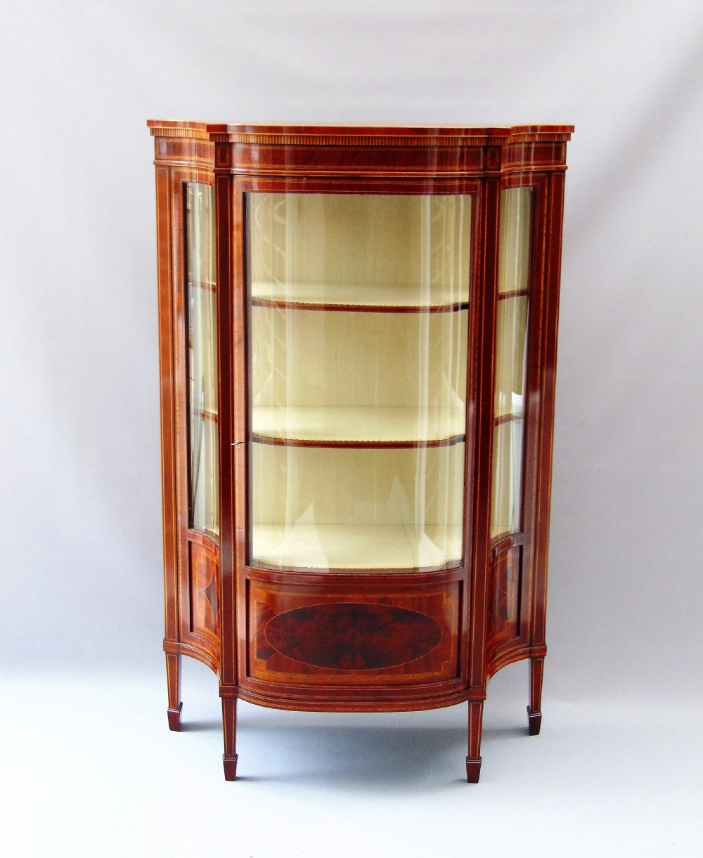A fabulous  mahogany  display cabinet vitrine View III