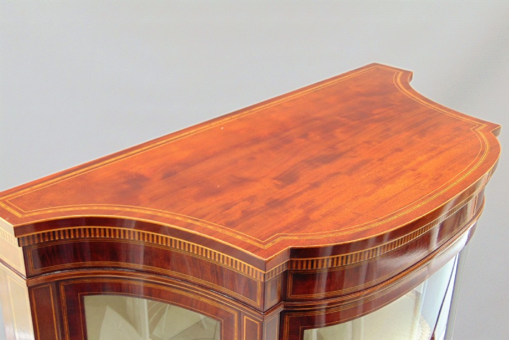 A fabulous  mahogany  display cabinet vitrine View VIII