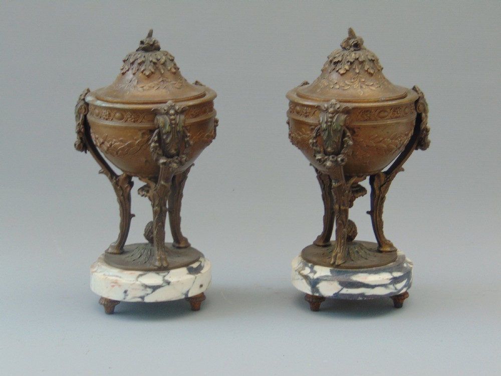 A pair of urns with covers 