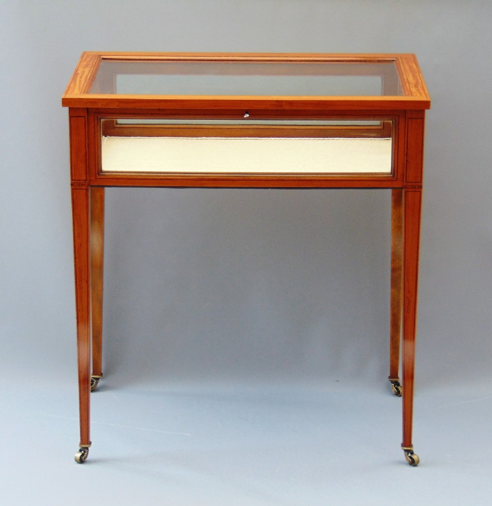 A most elegant Satin Wood Bijouterie Display Table 