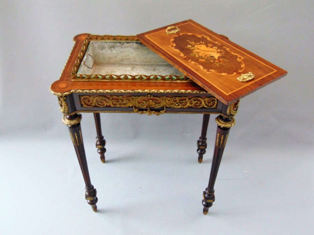 A fine Rosewood Planter Jardinere stand View IV