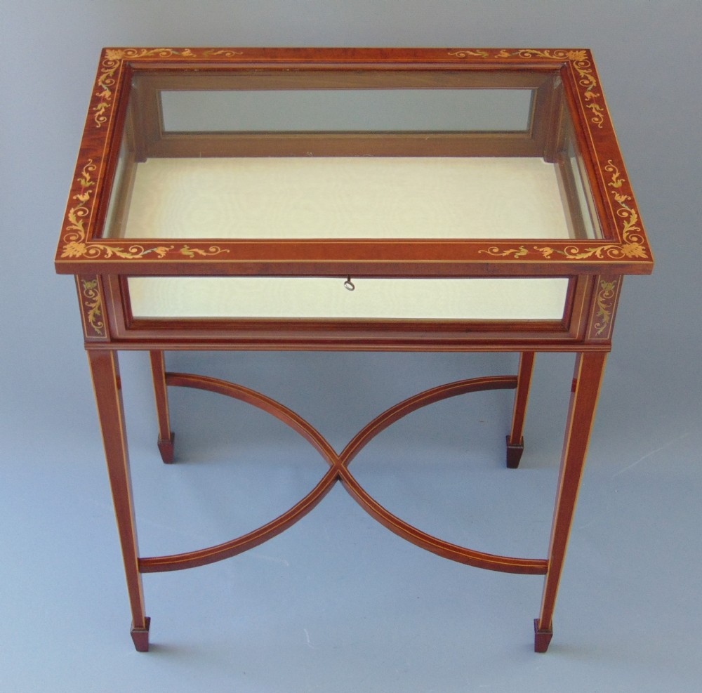 A quality Edwardian Mahogany Bijouterie Display Table Cabinet