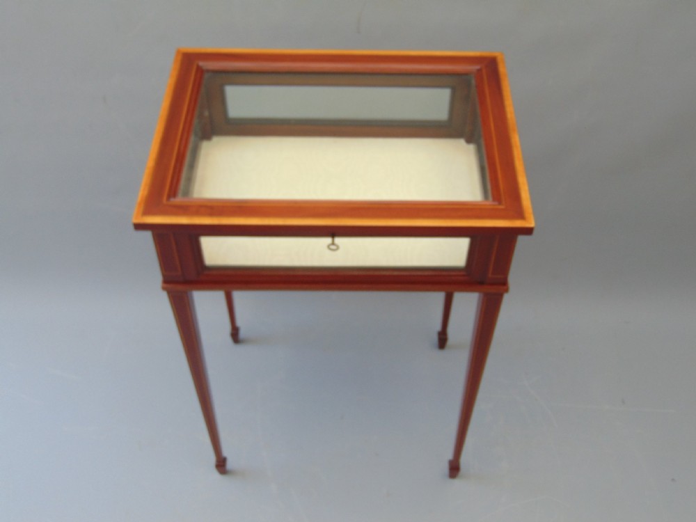 A MAGOGANY INLAID BIJOUTERIE TABLE cabinet View II